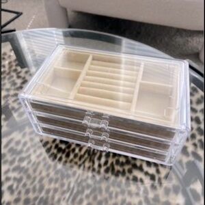 💕FINAL SALE 💕 acrylic jewelry box